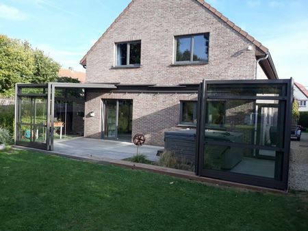 Construction of a 10 x 5 retractable veranda in the province of Namur