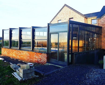 Construction of a wide retractable veranda in the province of Namur