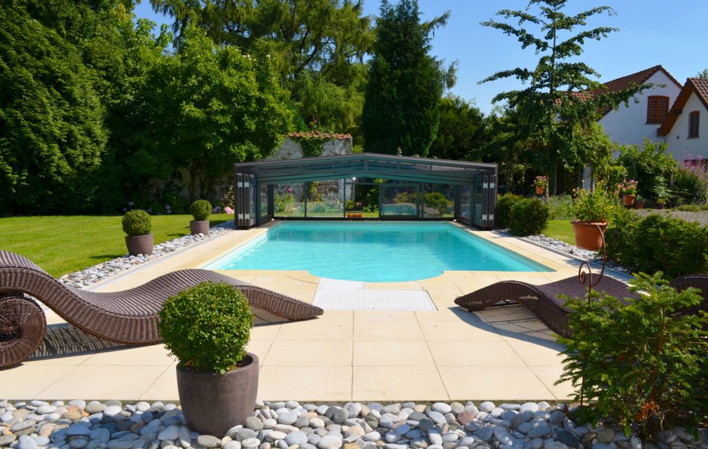 abri-de-piscine-mi-haut-pool-cover-boston-1030x653