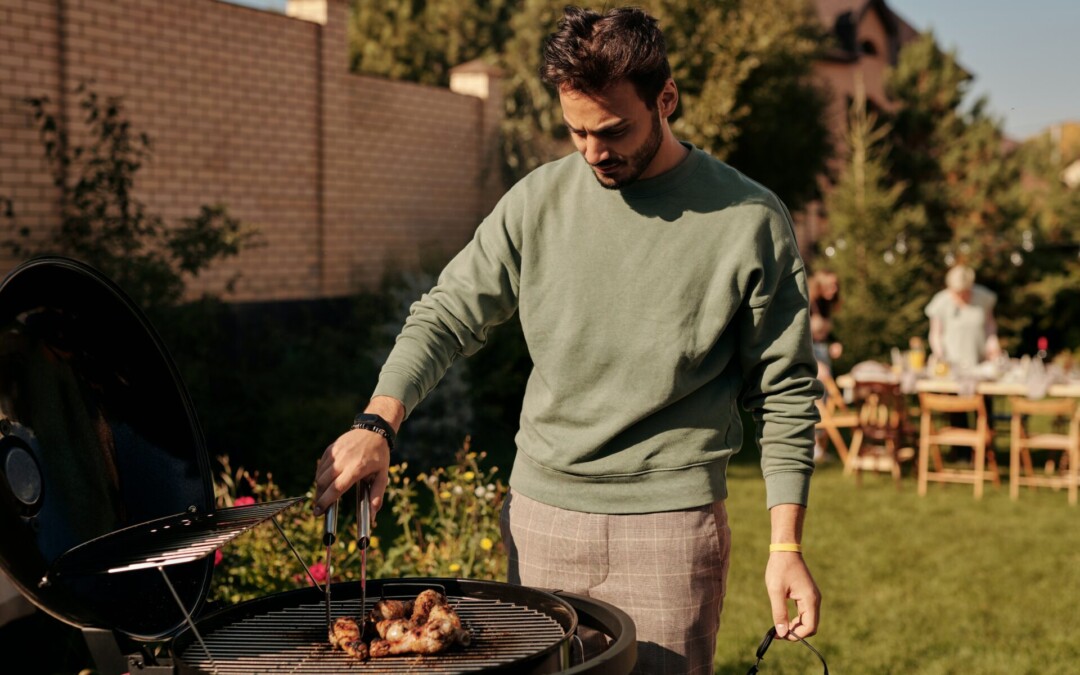 Profitez de votre barbecue entre amis grâce à une pergola