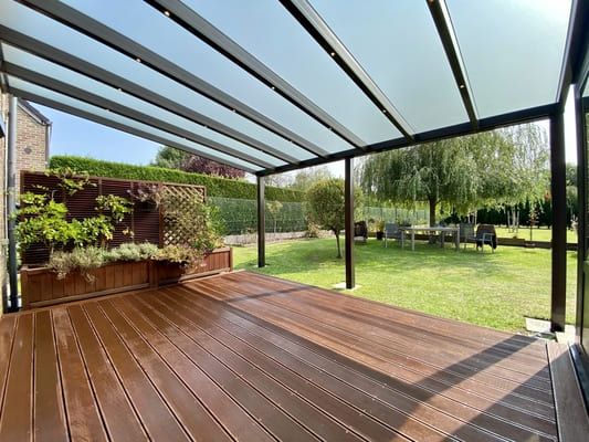 pergola avec sol en parquet pour terrasse maison Verandair