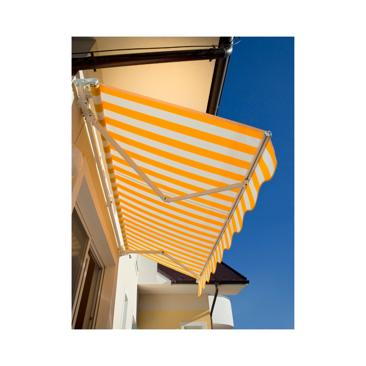 retractable awning  