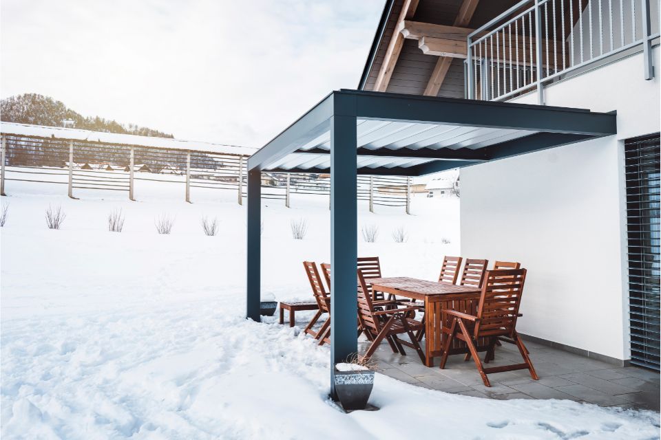 pergola-hiver Pergola durant la période hivernale avec de la neige