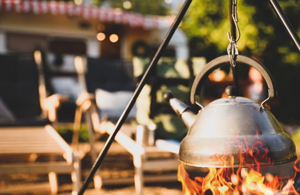 Poêle extérieur pour chauffer sa pergola avec une terrasse en bois