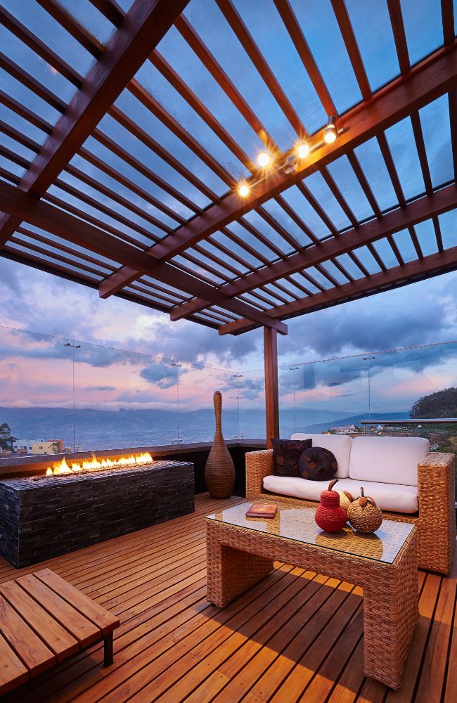 abri-terrasse-bioclimatique Pergola chauffée avec une terrasse en bois