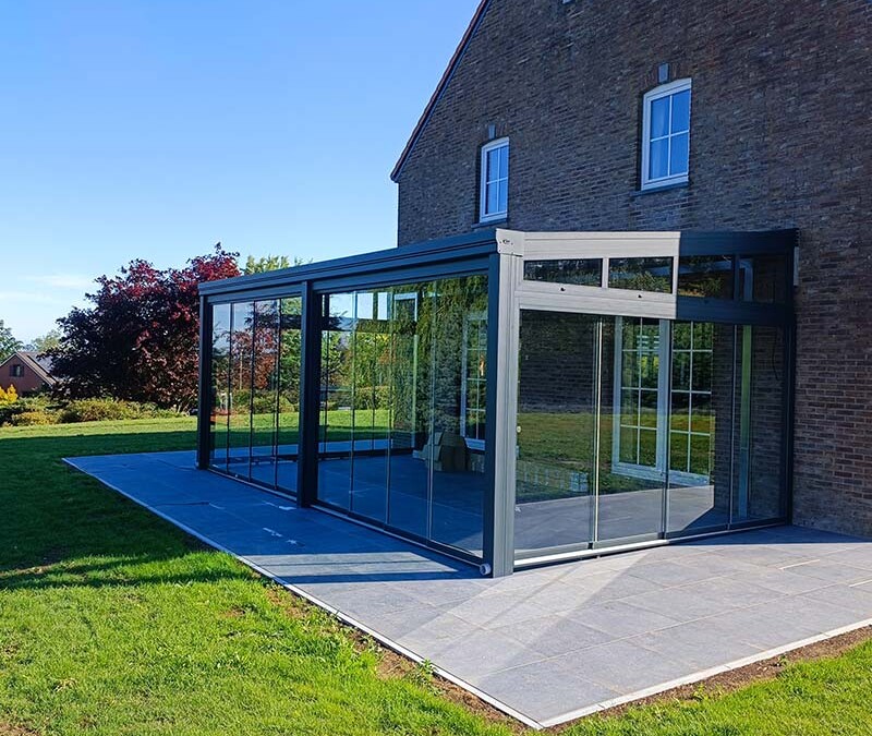 Pergola contre la pluie : comment protéger votre espace extérieur ?