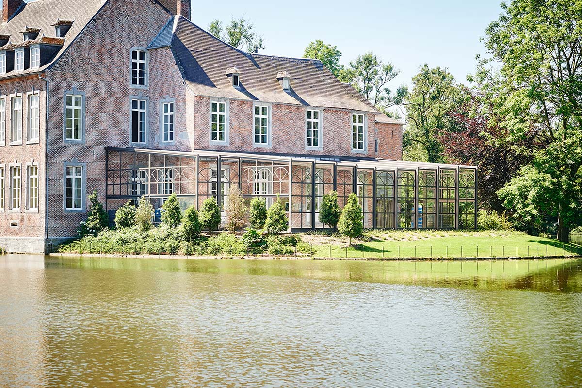 Abri de terrasse horeca au château de Bayard