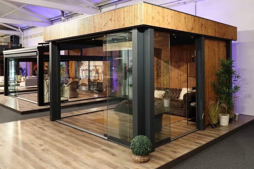 Pool House structure en aluminium et bois de qualité supérieur dans un showroom Verandair