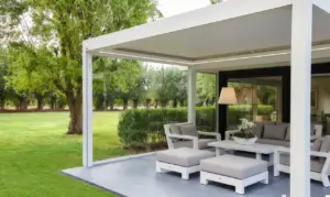 Verandair avec rideaux de verre